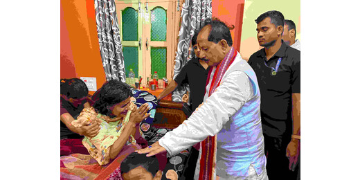 लखीसराय डबल मर्डर केस : पीड़ित परिवार से मिले डिप्टी सीएम, कहा—दोषी चाहे जो हो, बख्शा नहीं जाएगा